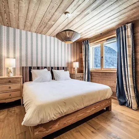 Serica - By Emerald Châtel